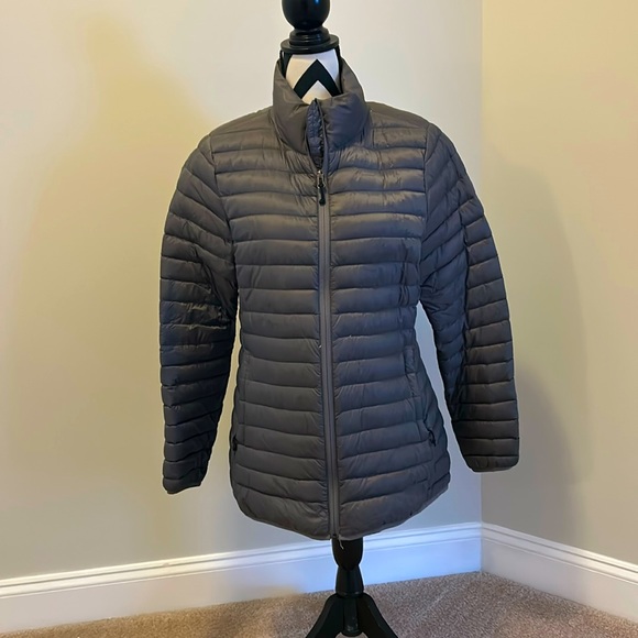 Cabelas down jacket. - Picture 1 of 5